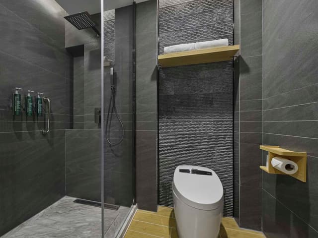 KING GUEST ROOM HIGH FLOOR