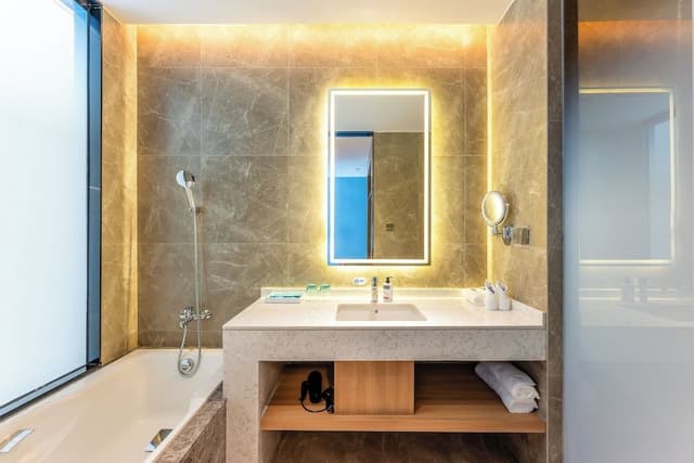 1 King Suite