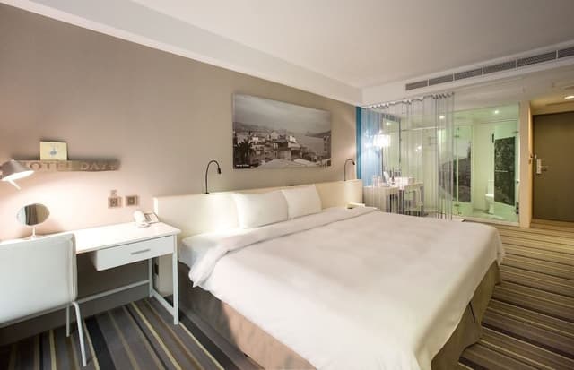 Standard Room, 1 Queen Bed
