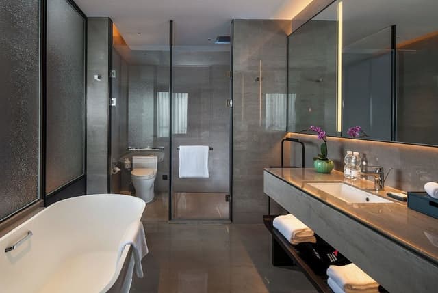 Deluxe Room, 1 King Bed, City View