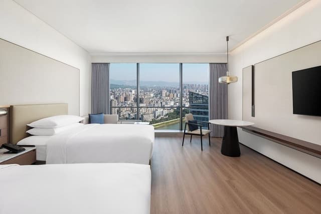 Deluxe Room, 2 Double Beds, City View