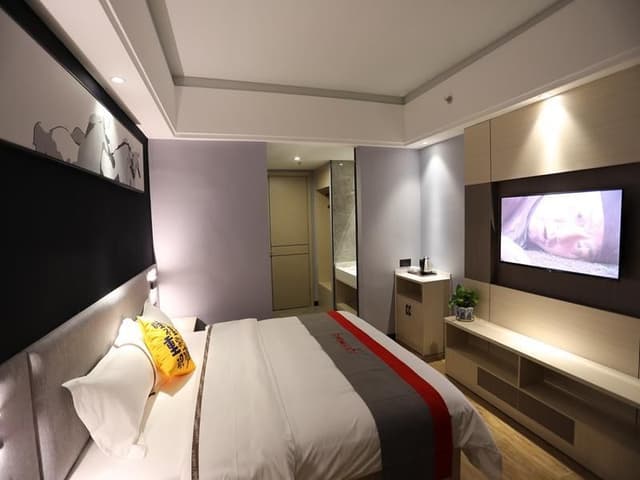 Boutique Queen Room