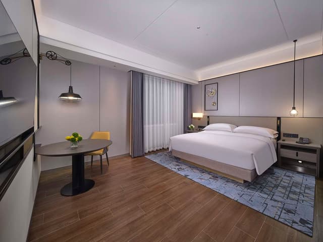 KING SUPERIOR ROOM
