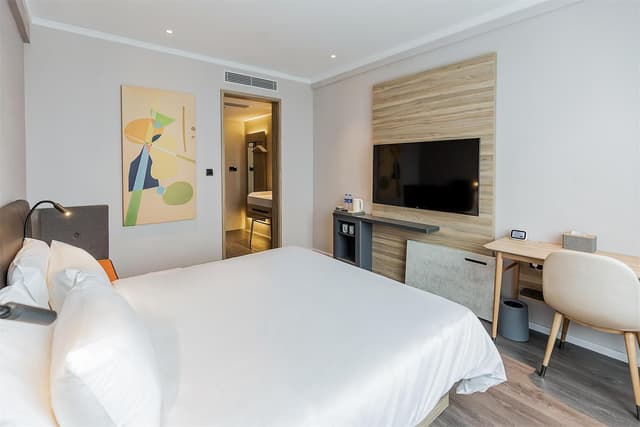 Huazhu - Superior BedRoom
