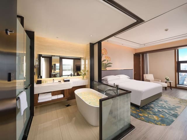 KING DELUXE ROOM