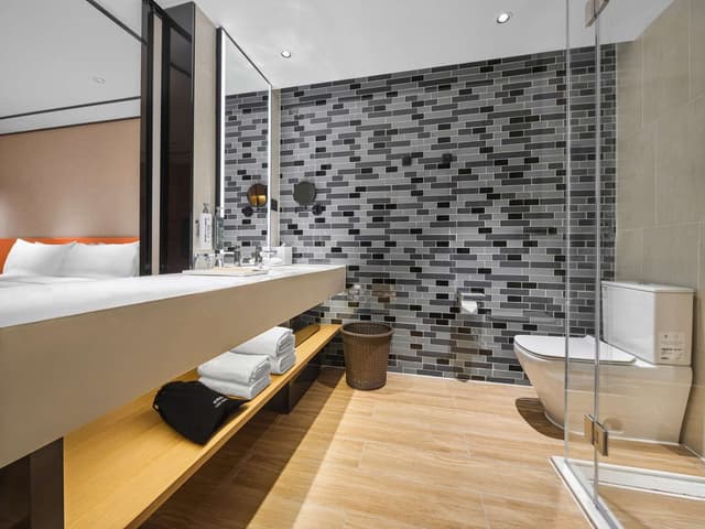 KING GUEST ROOM