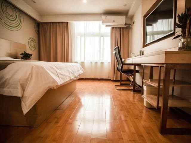 Business Queen Room