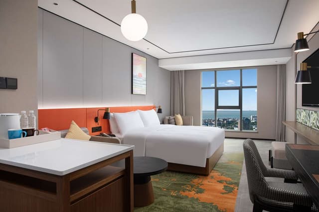 KING GUEST ROOM HIGH FLOOR
