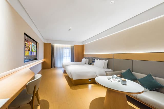 Huazhu - Distant View Superior Twin Room