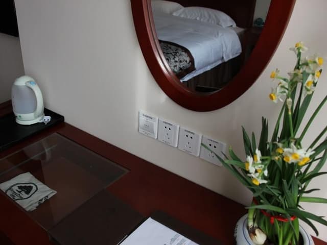 Hotel Queen Room