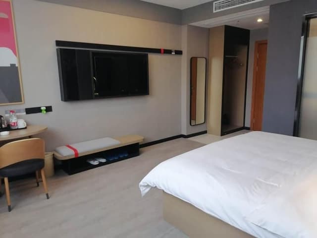 Queen Deluxe Room