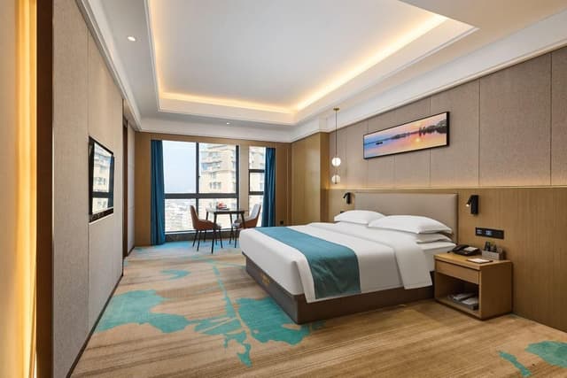 Business King Room