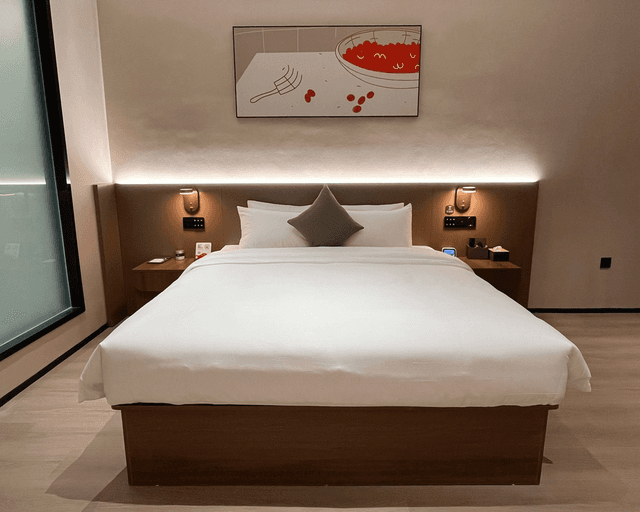Comfort Queen Room