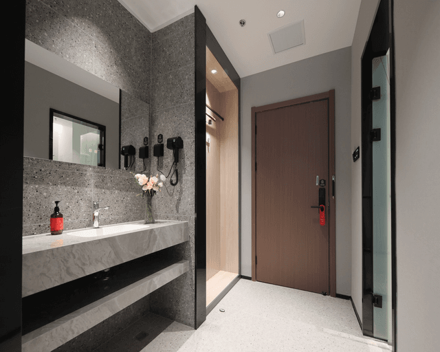 Comfort Queen Room
