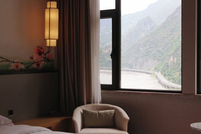 Room, 2 Twin Beds, River View