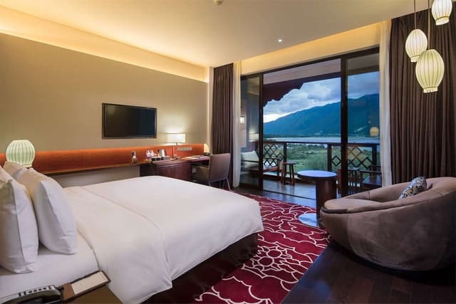 KING DELUXE ROOM