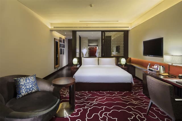 KING DELUXE ROOM