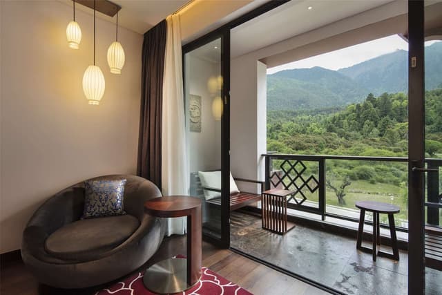 KING DELUXE ROOM
