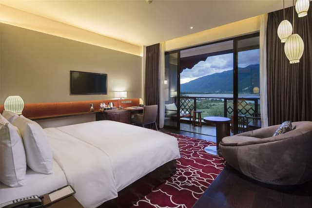 KING DELUXE ROOM