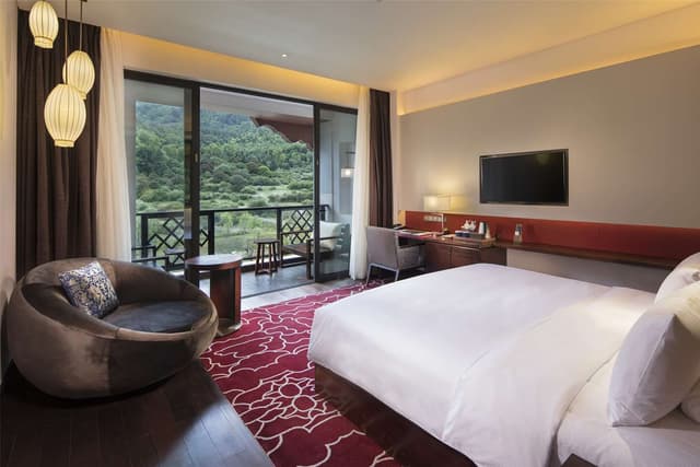 KING DELUXE ROOM