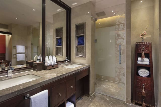 KING GUEST ROOM
