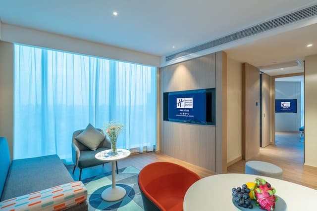 Suite, 1 Bedroom (with Living Area)