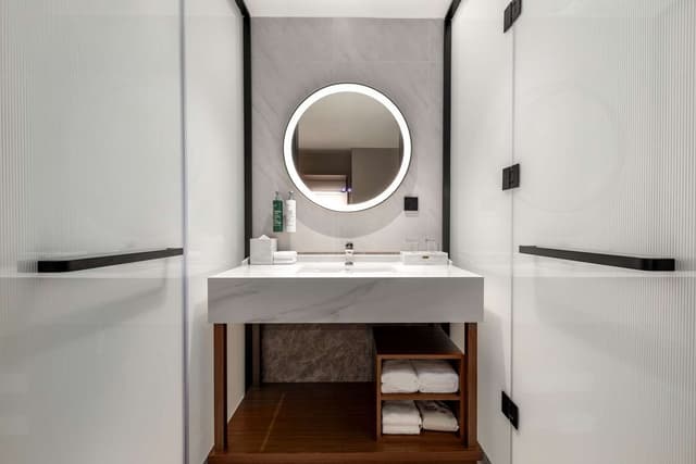 KING GUEST ROOM