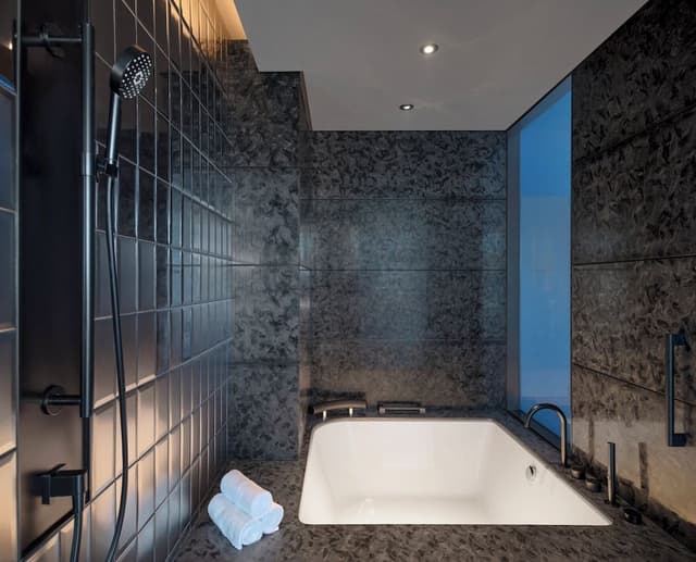 Room, 1 King Bed, City View (Corner)