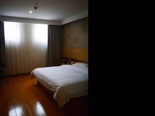 Hotel Queen Room