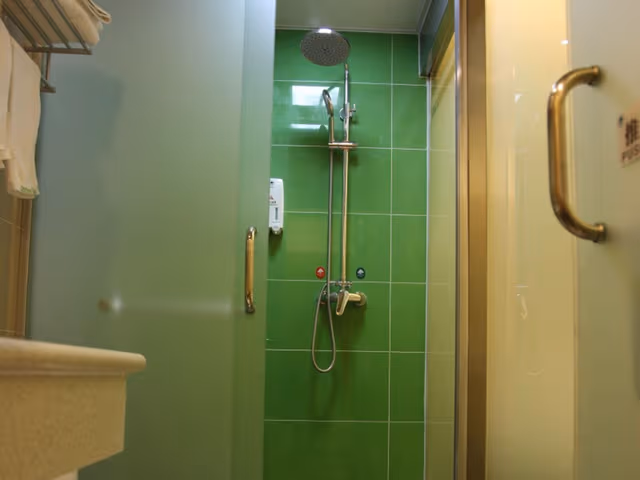 Business Queen Room