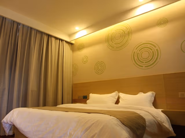 Business Queen Room