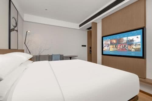 Comfort, Guest Room, 1 King, City View