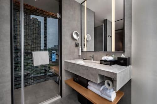 Comfort, Guest Room, 1 King, City View
