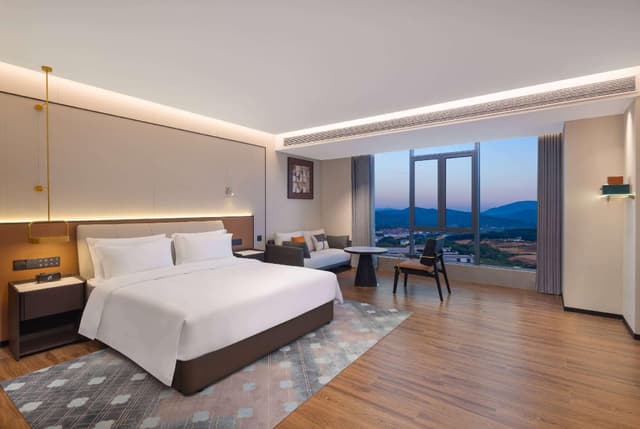 1 King Bed, Selected Room, Non-Smoking