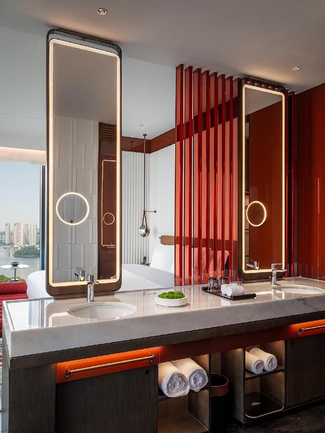 1 King Premium Lake View