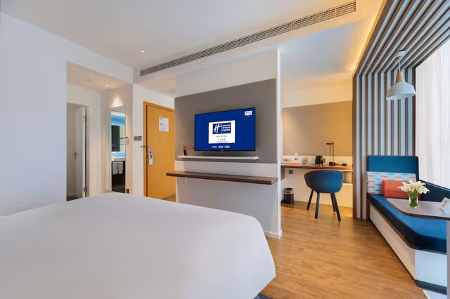 Standard Room, 1 King Bed, City View