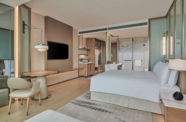 KING EXECUTIVE ROOM WITH RIVER VIEW