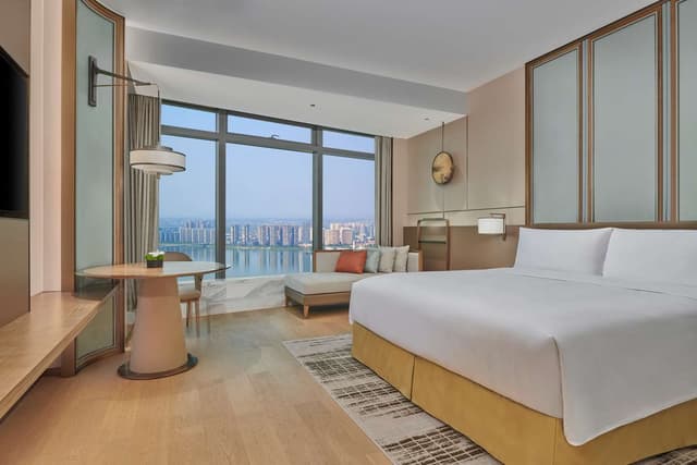 KING EXECUTIVE ROOM WITH RIVER VIEW