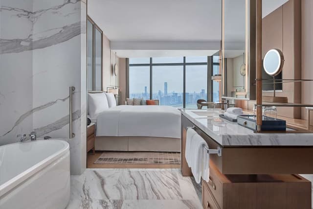 KING SUPERIOR ROOM RIVER VIEW