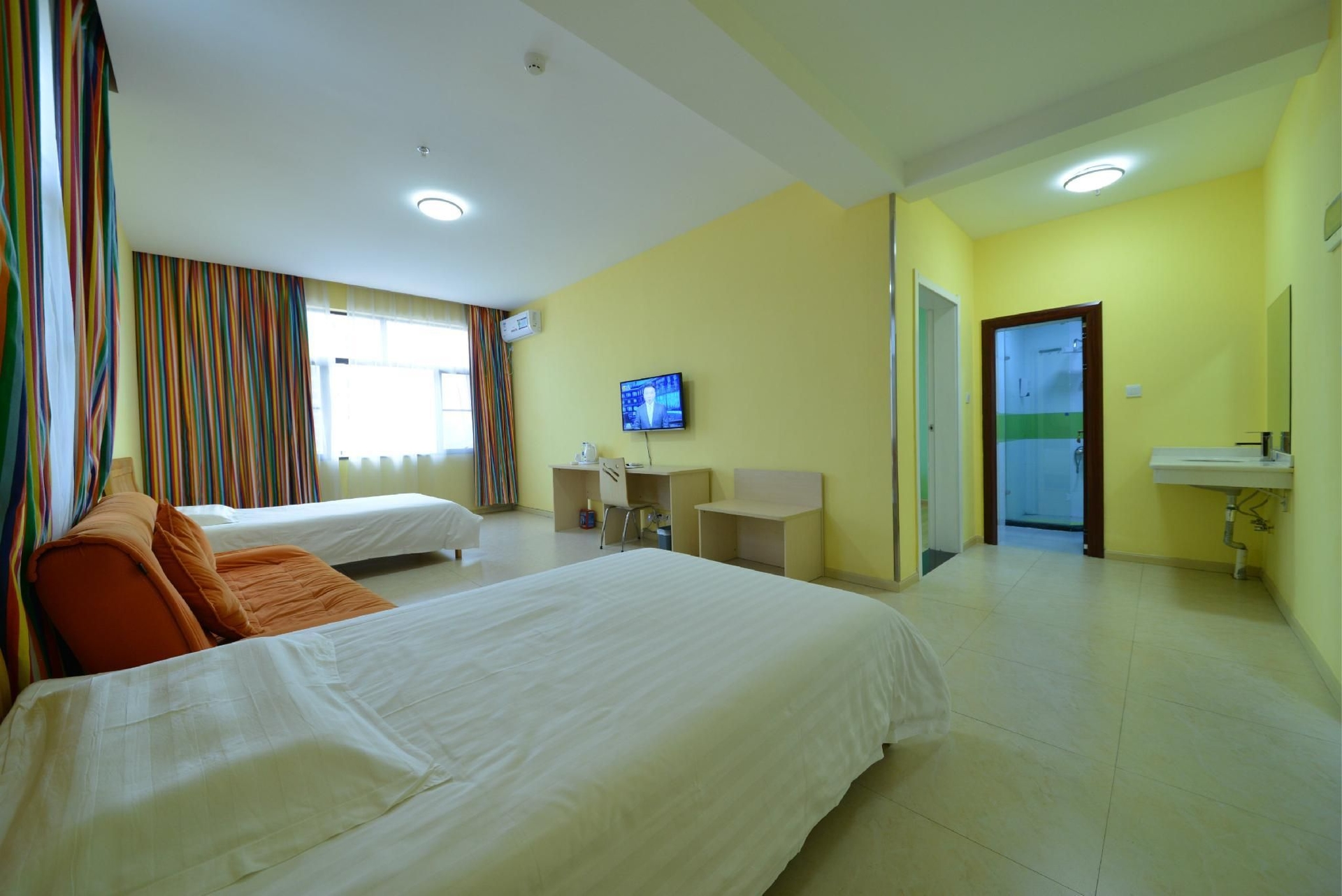 7 Days Inn Xishuangbanna Gaozhuang Starlight Night Market1