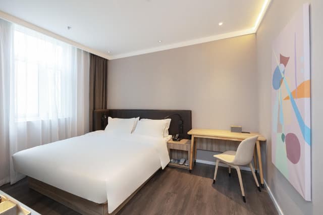 Huazhu - Room With Bed
