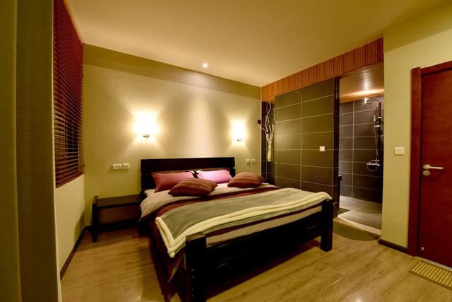 View King Bed