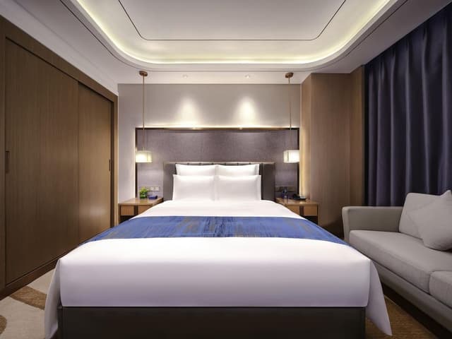 Superior Suite, 1 King Bed, Club Lounge Access