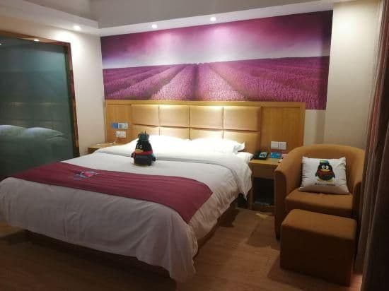 1 Queen Bed