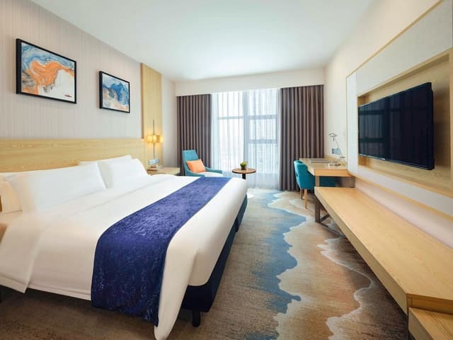 Standard Room, 1 King Bed, City View