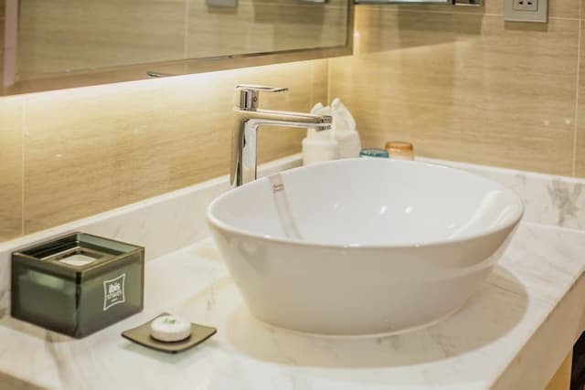 Standard Suite, 1 King Bed, City View