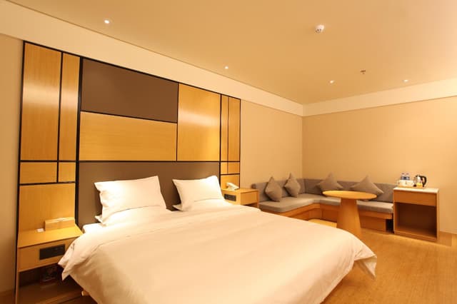 Huazhu - Superior T Bed Room