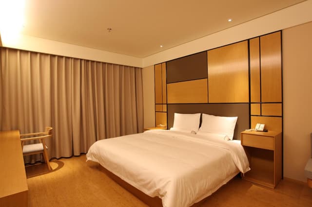 Huazhu - Zeo Pressure Superior Bed Room