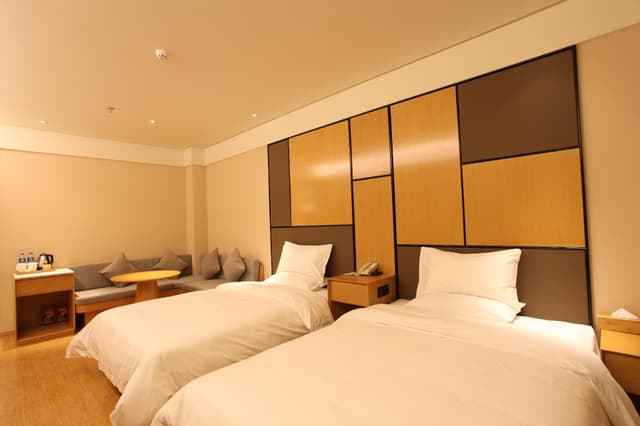 Huazhu - Superior Twin