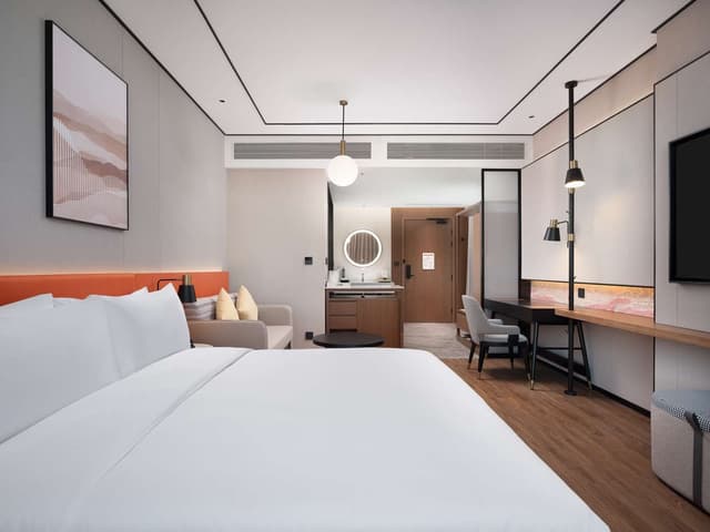 KING GUEST ROOM RIVER VIEW